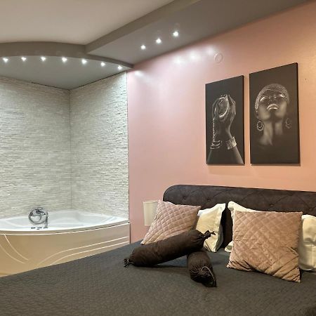 Room Jacuzzi “Athena” Subotica Luaran gambar