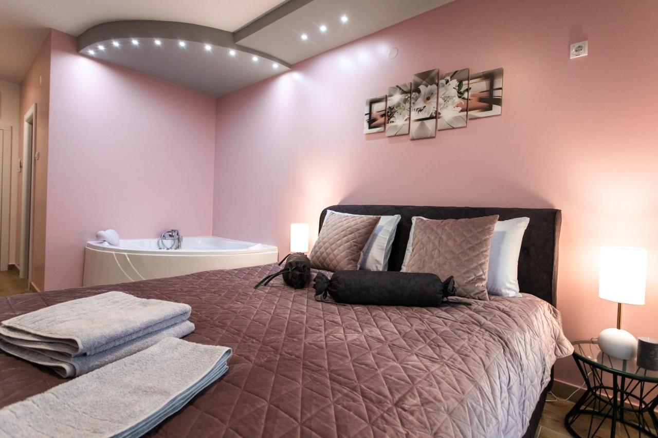 Room Jacuzzi “Athena” Subotica Luaran gambar