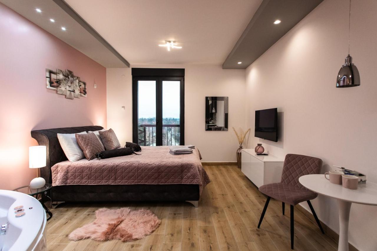 Room Jacuzzi “Athena” Subotica Luaran gambar