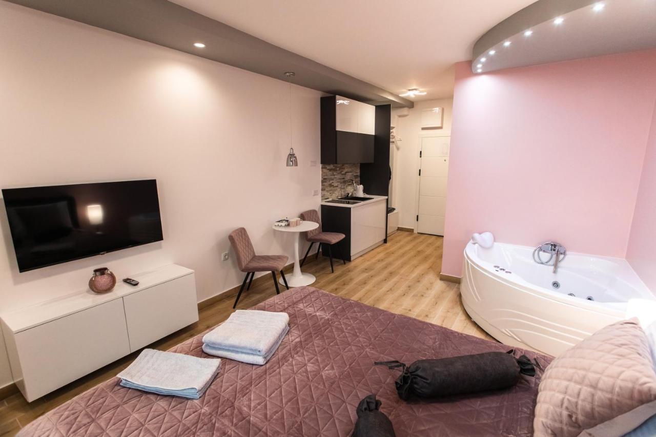 Room Jacuzzi “Athena” Subotica Luaran gambar